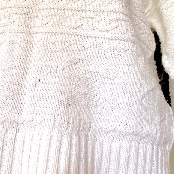 Classic White Sweater Size Medium - Picture 2 of 8